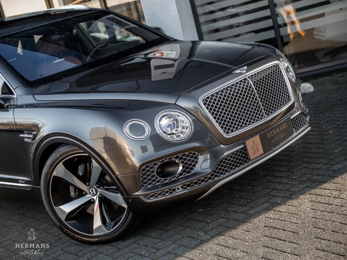 Bentley Bentayga 3.0 V6 Hybrid / 4-Seat Comfort / Nightvision / Cit Grau - 2