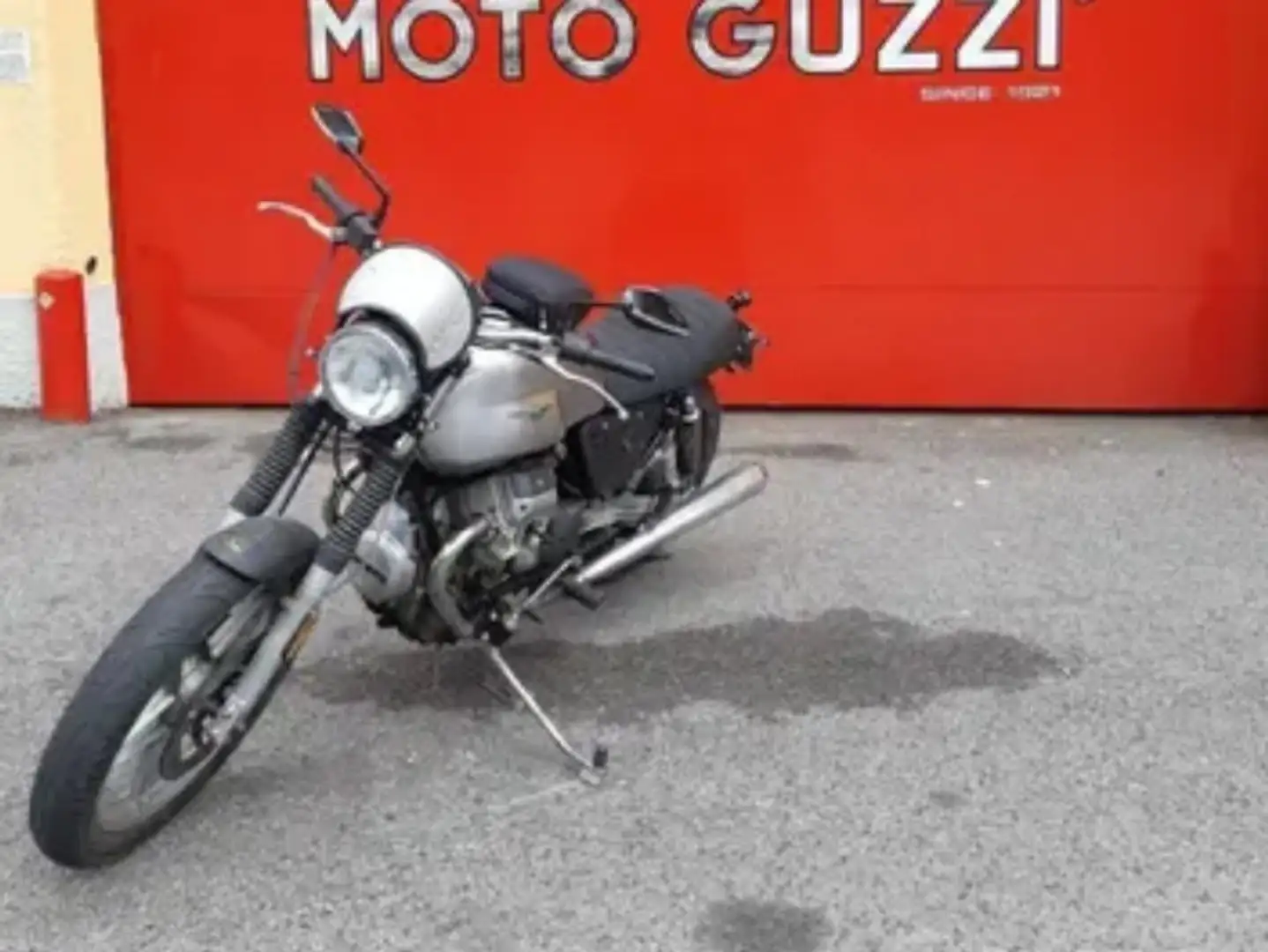 Moto Guzzi V 50 Zilver - 1