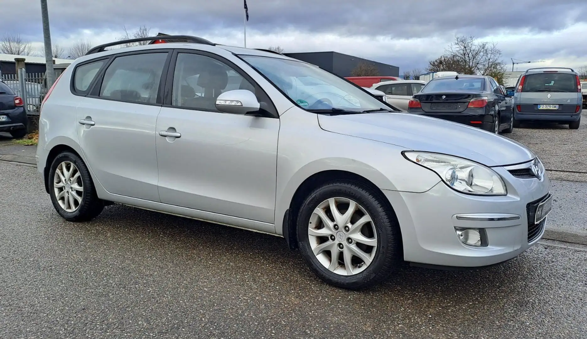 Hyundai i30 1.6 c.w Grau - 2