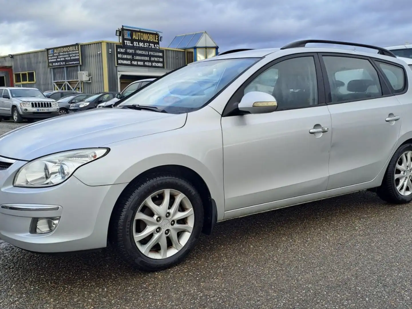Hyundai i30 1.6 c.w Grau - 1