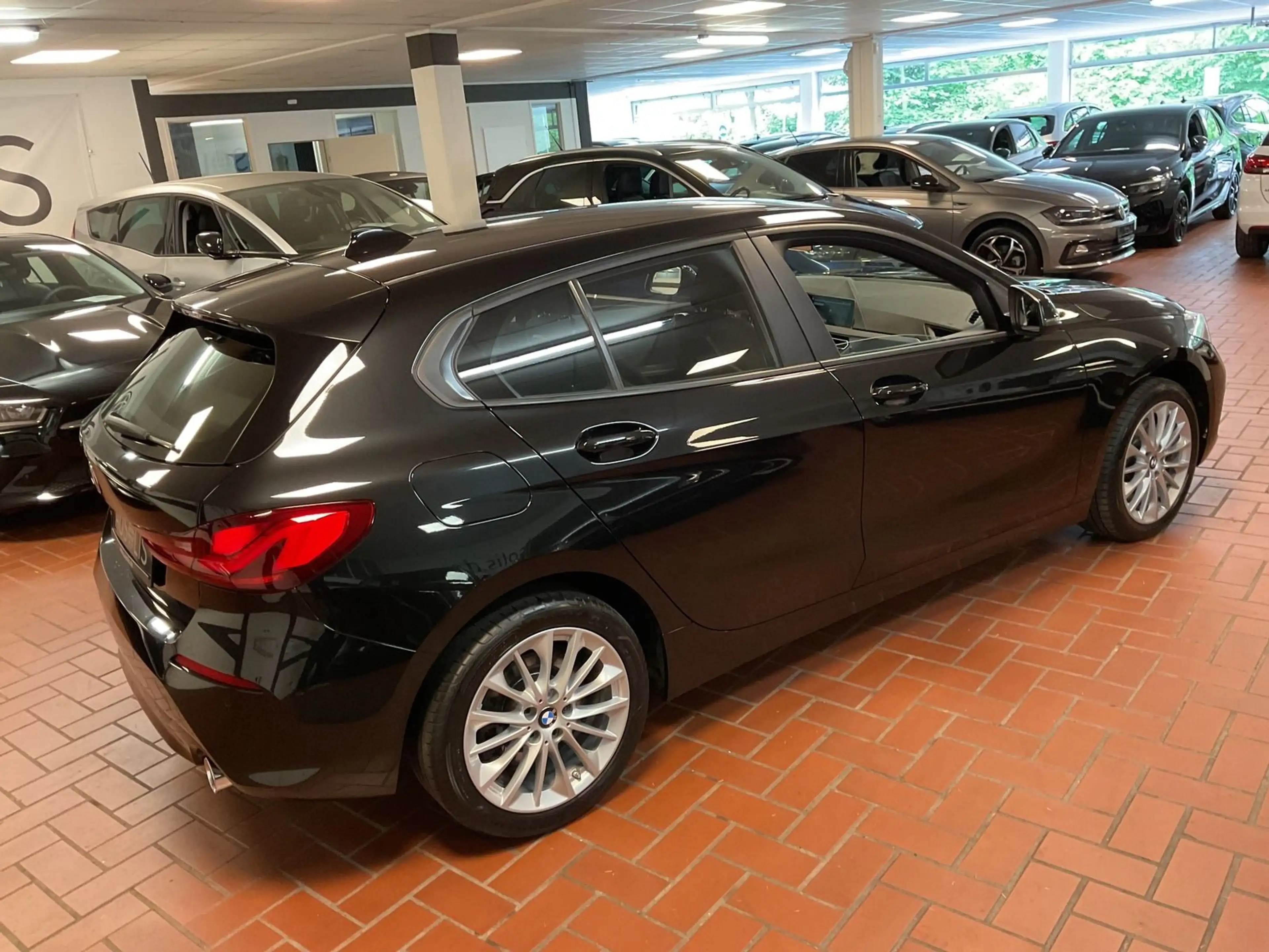 BMW 120 d Advantage LED,Live Cockpit — photo 6