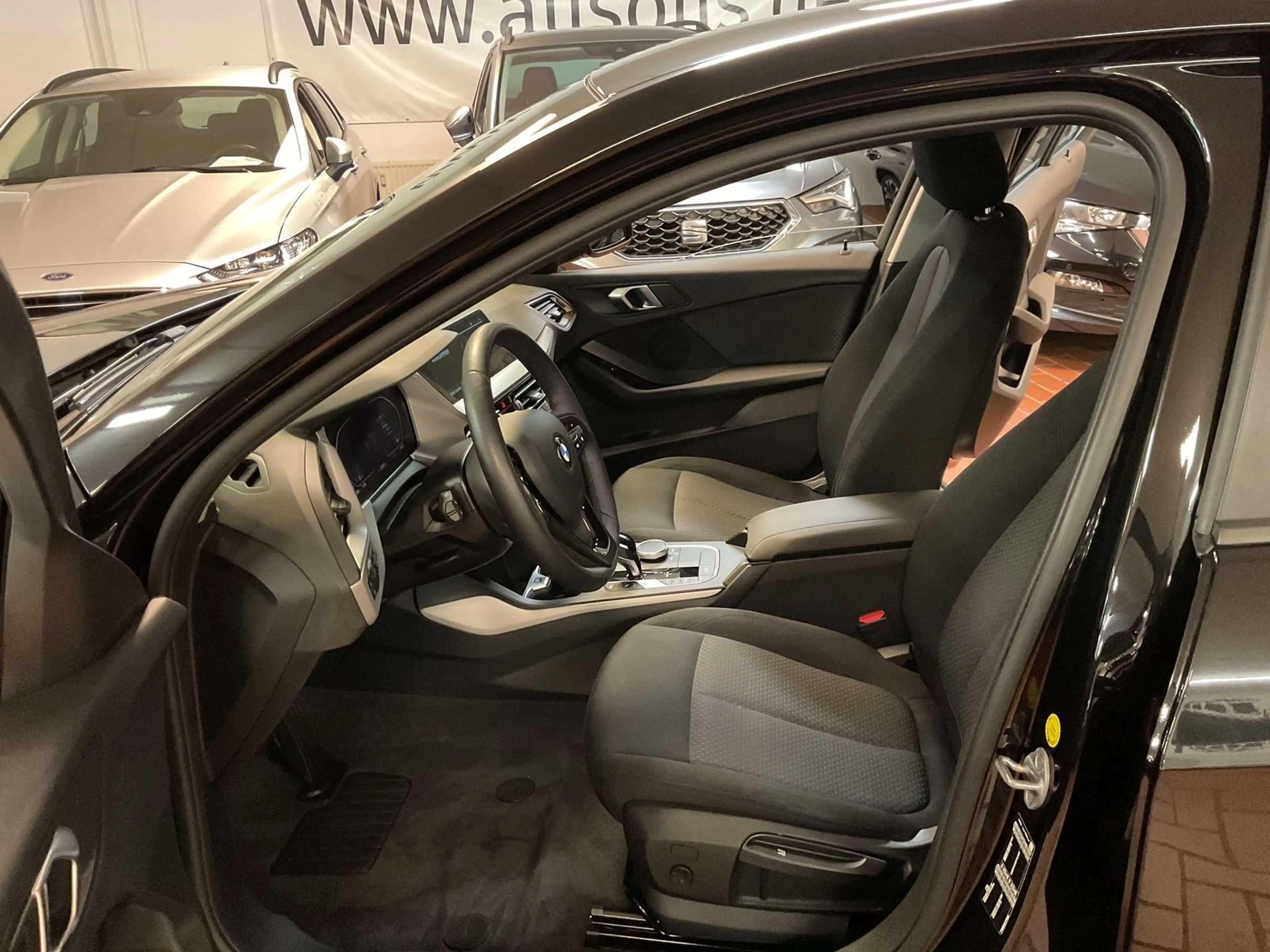 BMW 120 d Advantage LED,Live Cockpit — photo 14