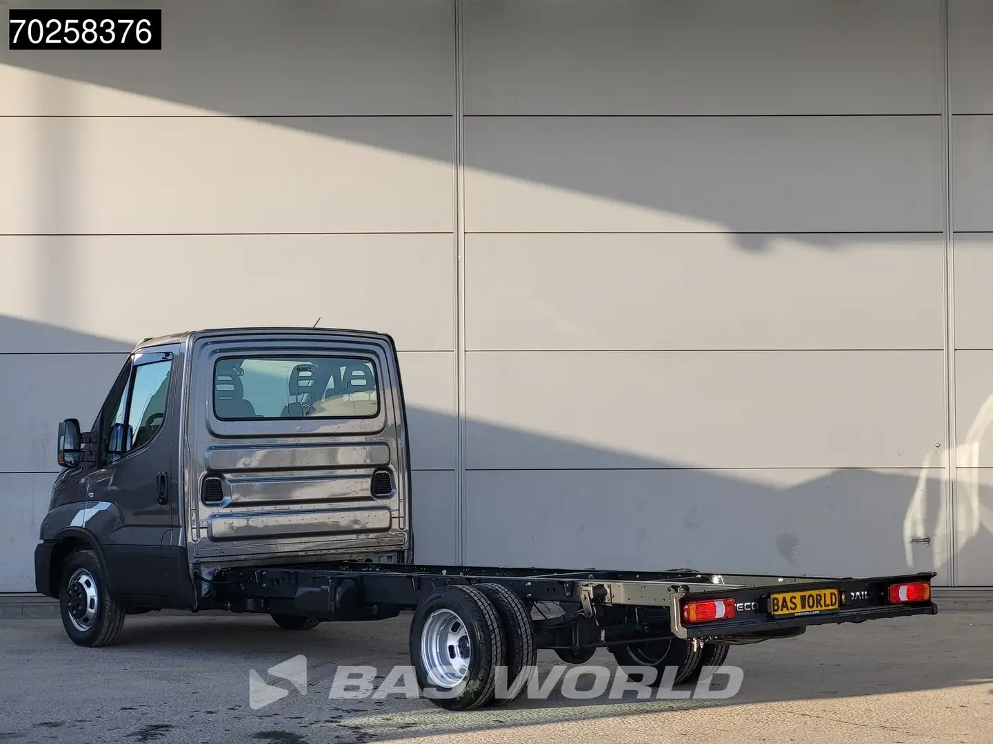 Iveco Daily 35C21 Automaat 410WB Chassis Cabine LED Navi ACC F Grijs - 2