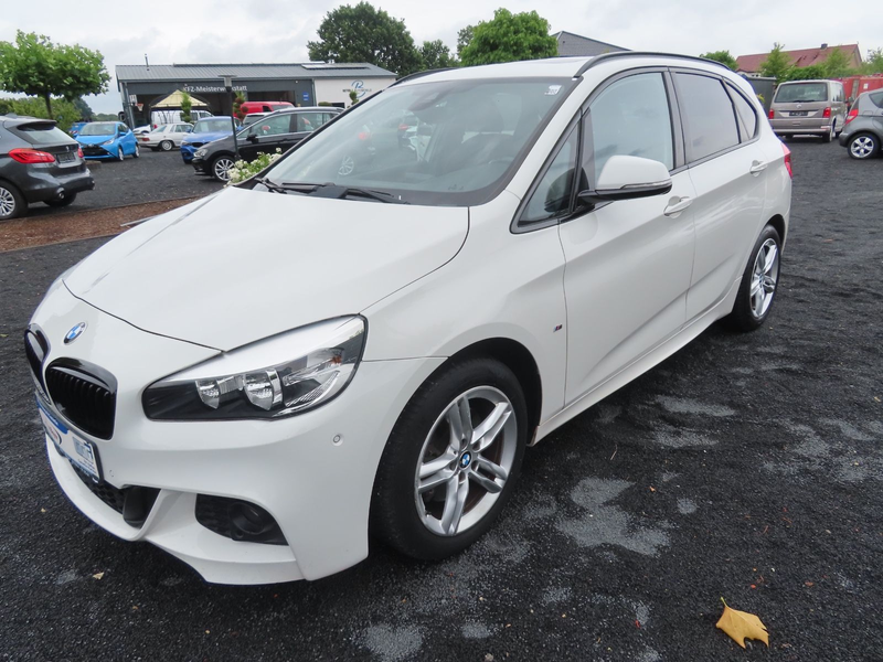 BMW 218 218 ActiveTourer Advantage M-Paket Navi Panorama