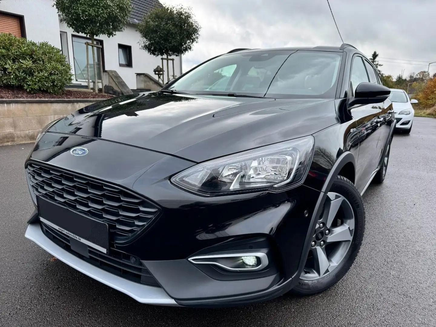 Ford Focus Turnier Active | LED | CAM | AUTOMATIK | Schwarz - 1