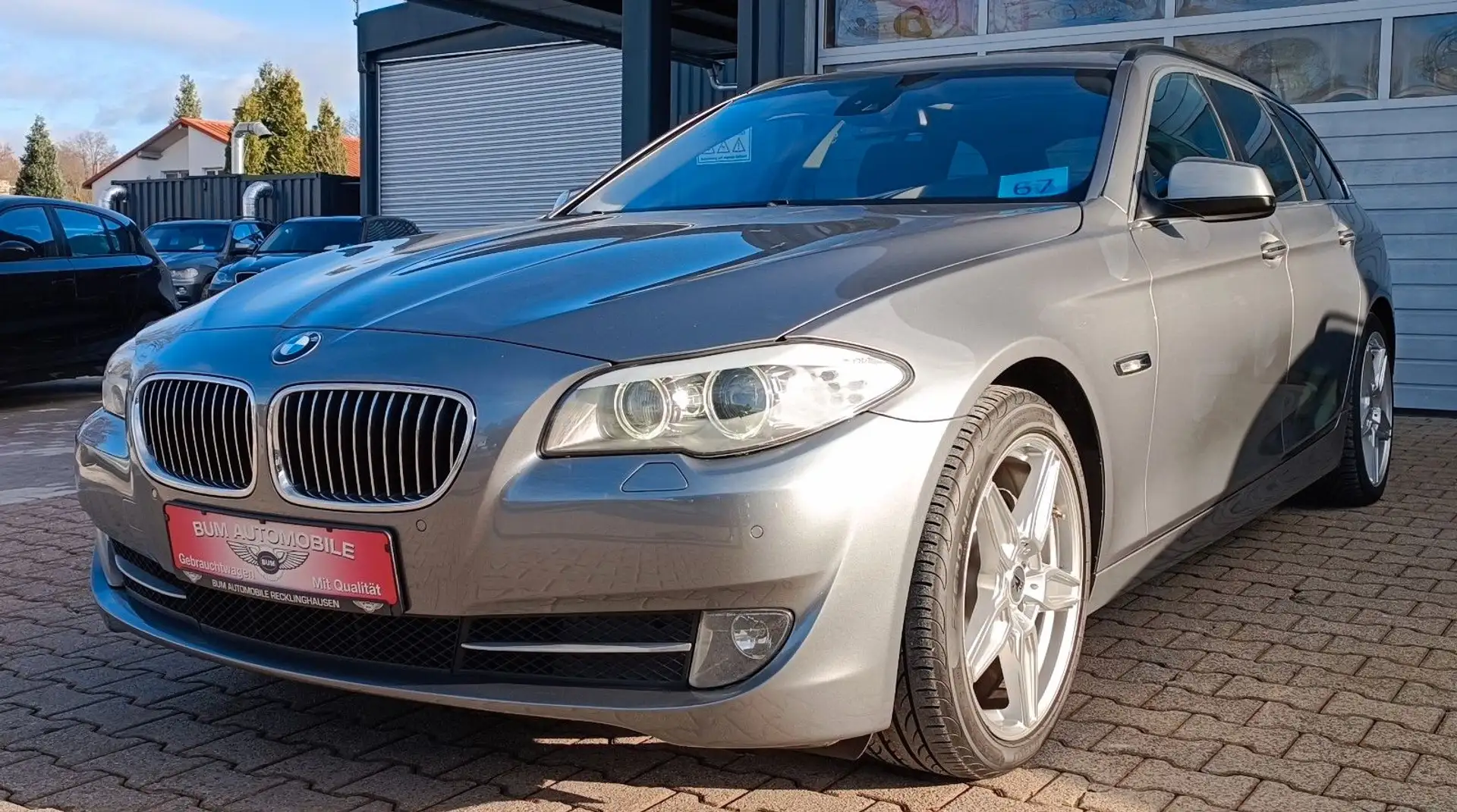 BMW 530 d Schalter  Navi Head-Up Xenon  Kette NEU Grau - 1