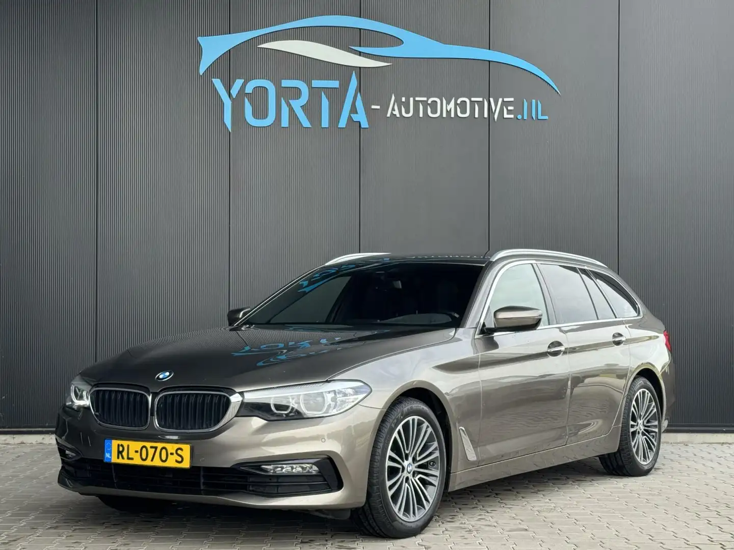BMW 520 5-serie Touring 520d High Executive Grijs - 1