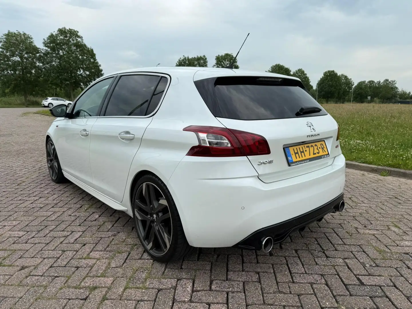Peugeot 308 1.6 e-THP GTi 250 Wit - 2