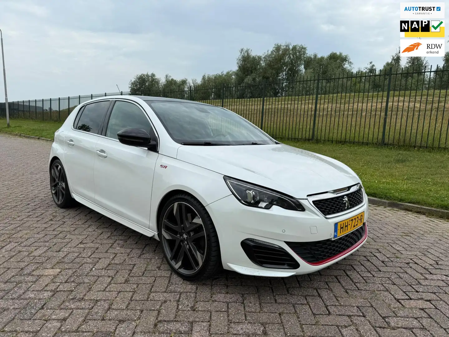 Peugeot 308 1.6 e-THP GTi 250 Wit - 1