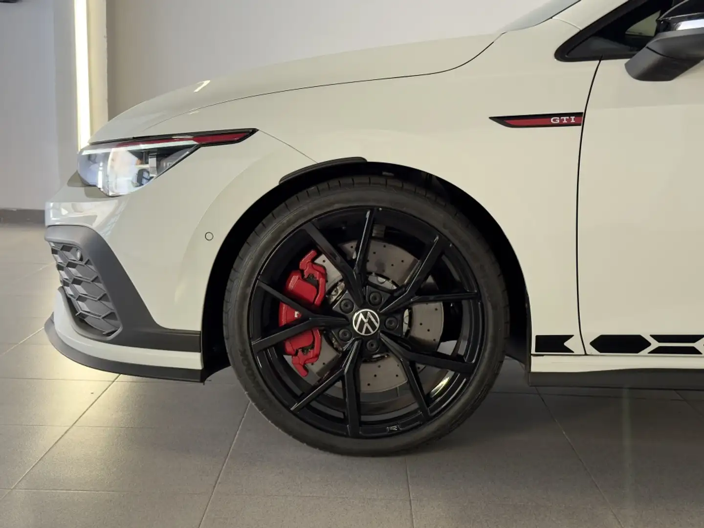 Volkswagen Golf GTI 2.0 TSI Clubsport DSG 221kW Wit - 2