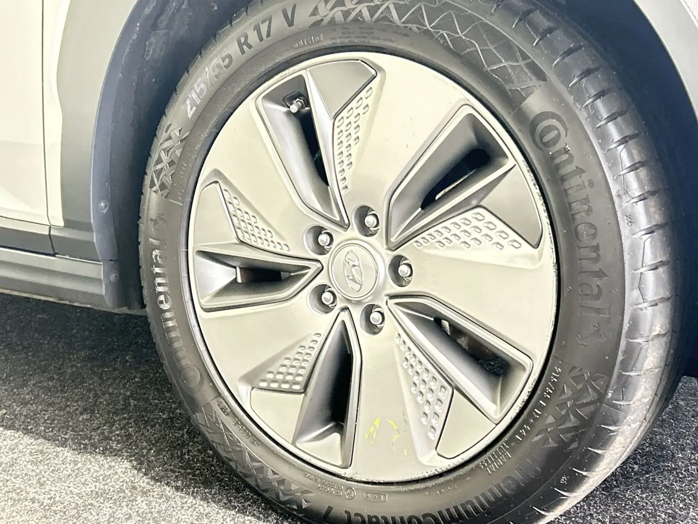 Hyundai KONA EV Fashion 64 kWh | Half leder | head ups display Weiß - 2