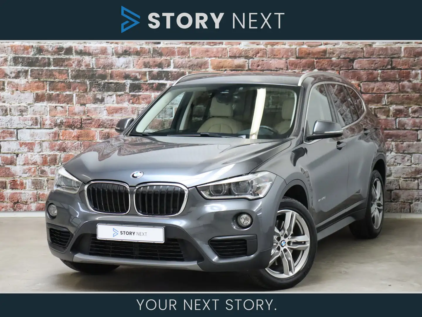 BMW X1 sDrive20i High Executive Automaat / Navigatiesyste Grijs - 1