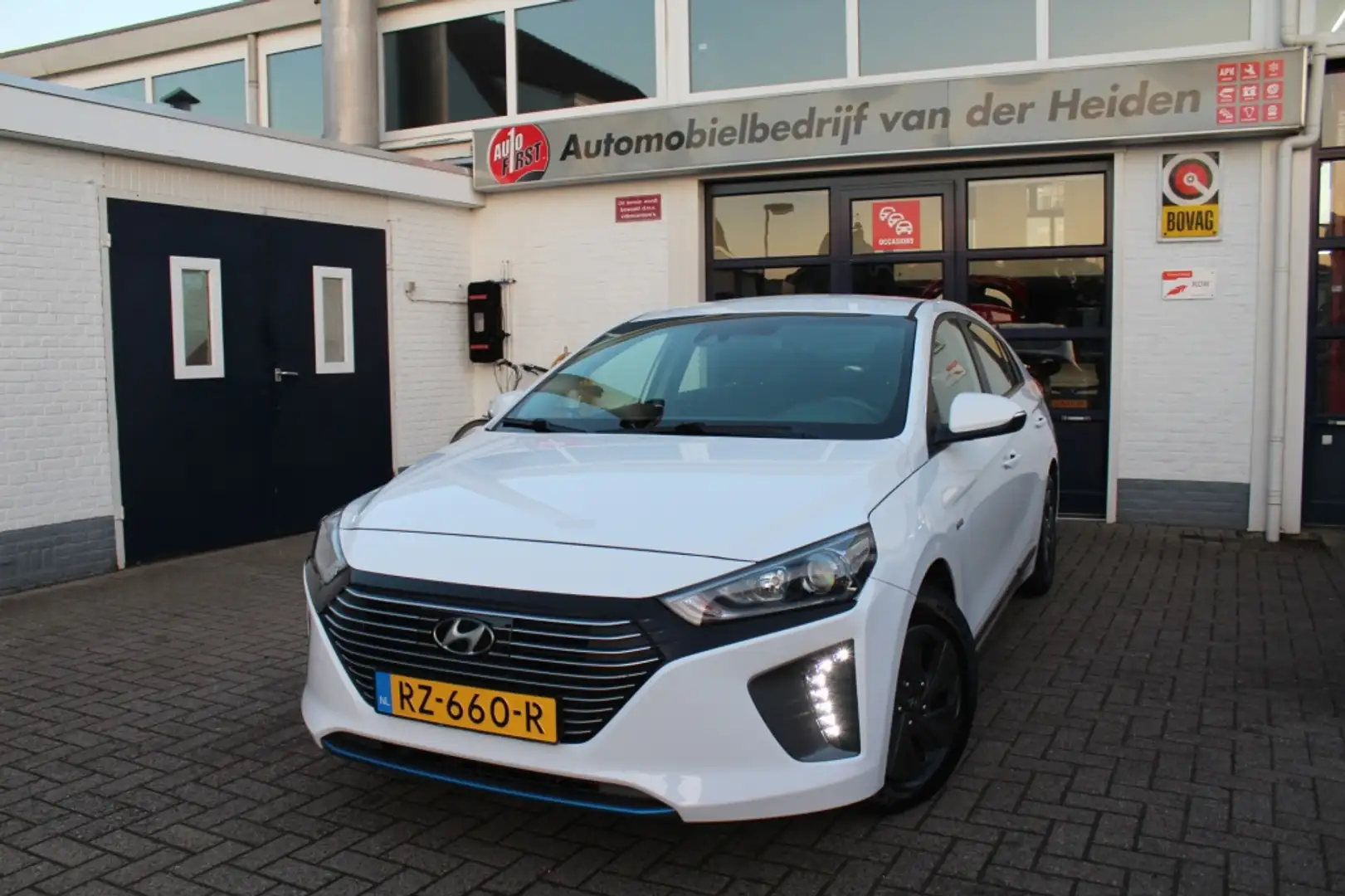 Hyundai IONIQ 1.6 GDi i-Motion Blanc - 1