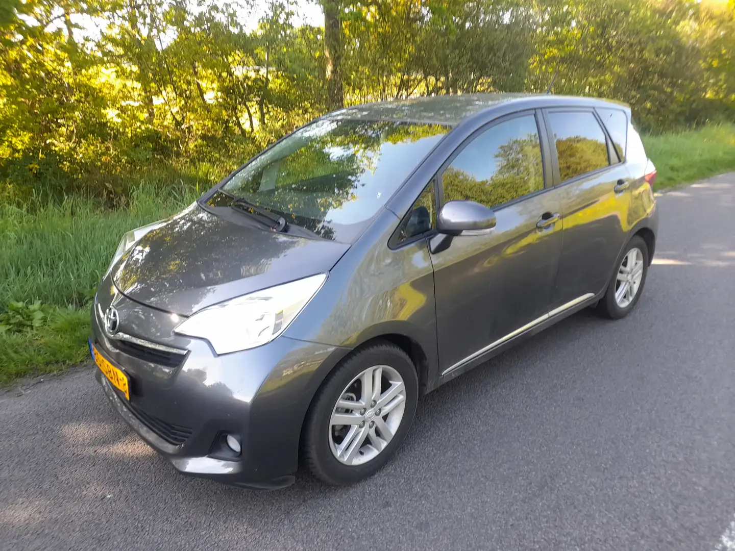 Toyota Verso-S Verso-S 1.3 VVT-i Dynamic Gri - 2