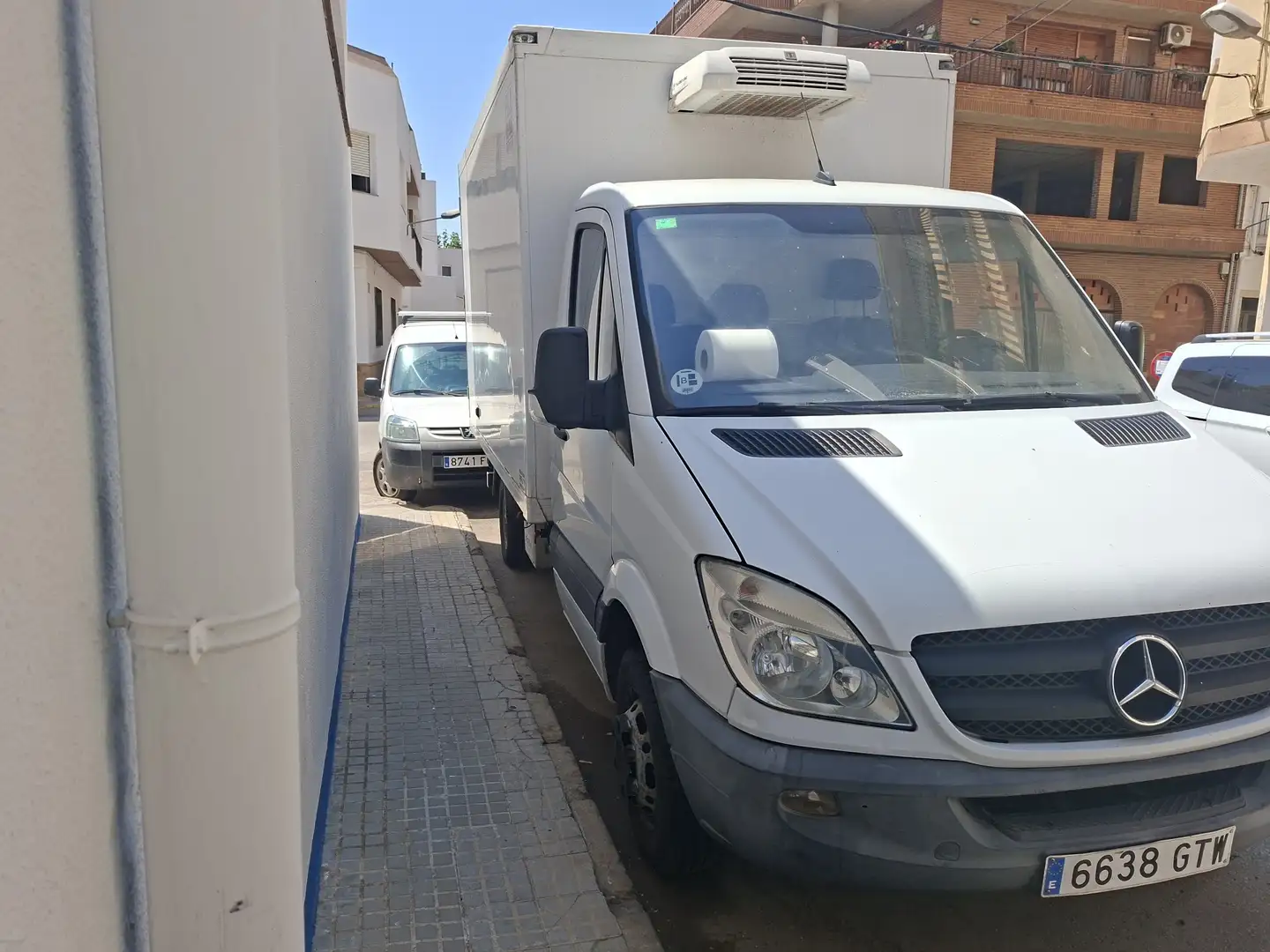 Mercedes-Benz W 114/115 Strich-Acht MMA 20 25 516 CDI Frigorifico - 2