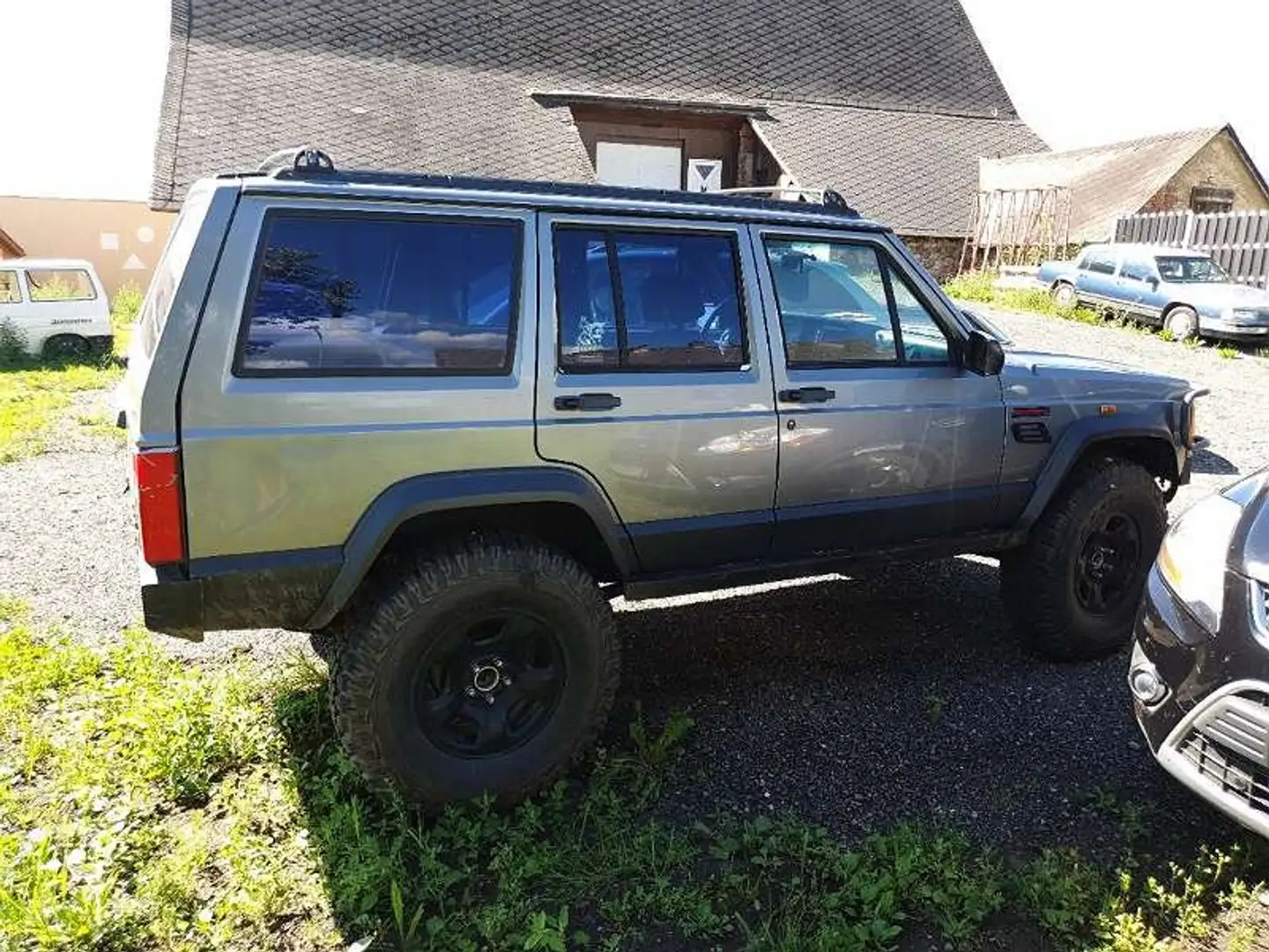Jeep Cherokee Cherokee 4,0 Limited Aut. Gris - 2