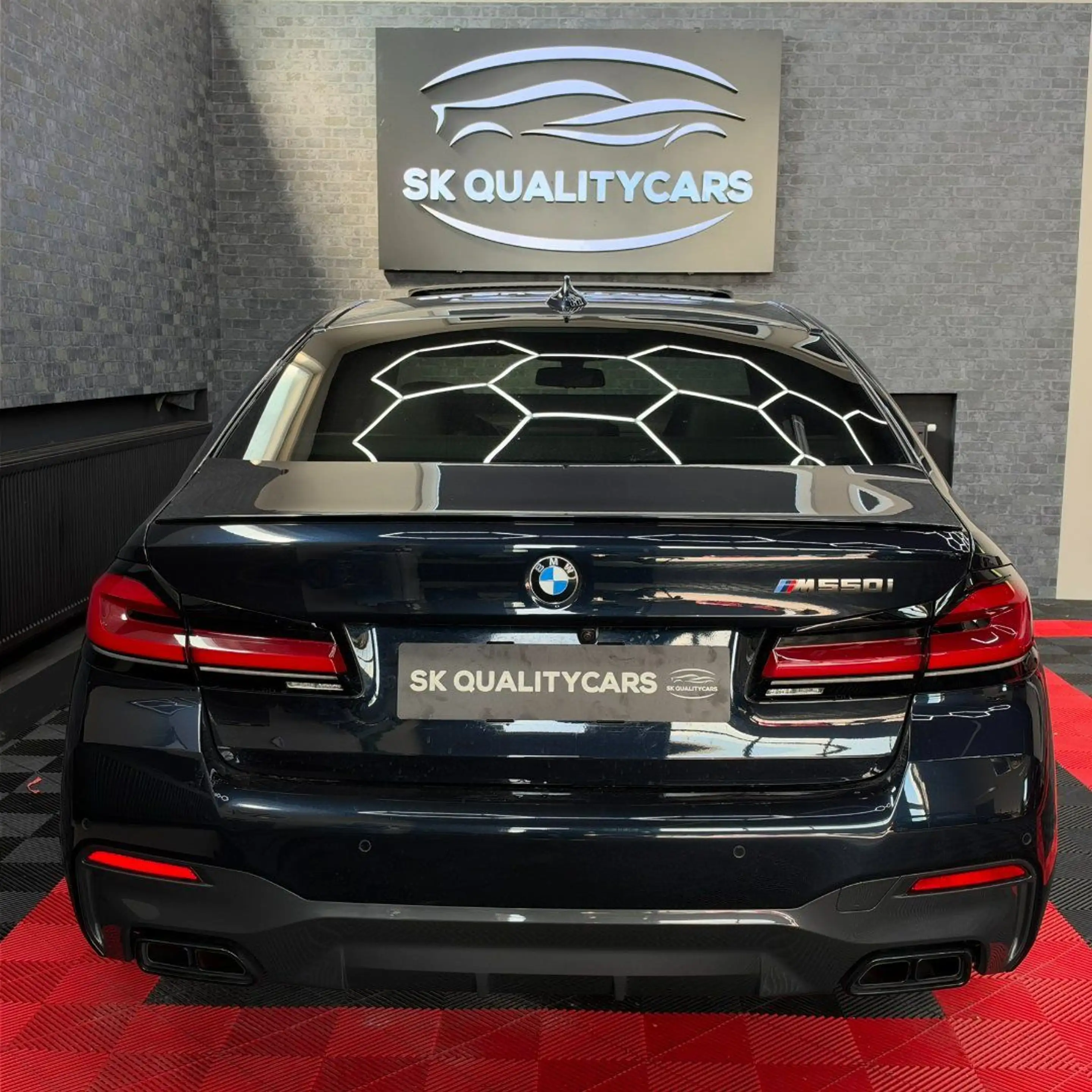 BMW M550 - M550 i xDrive — photo 10