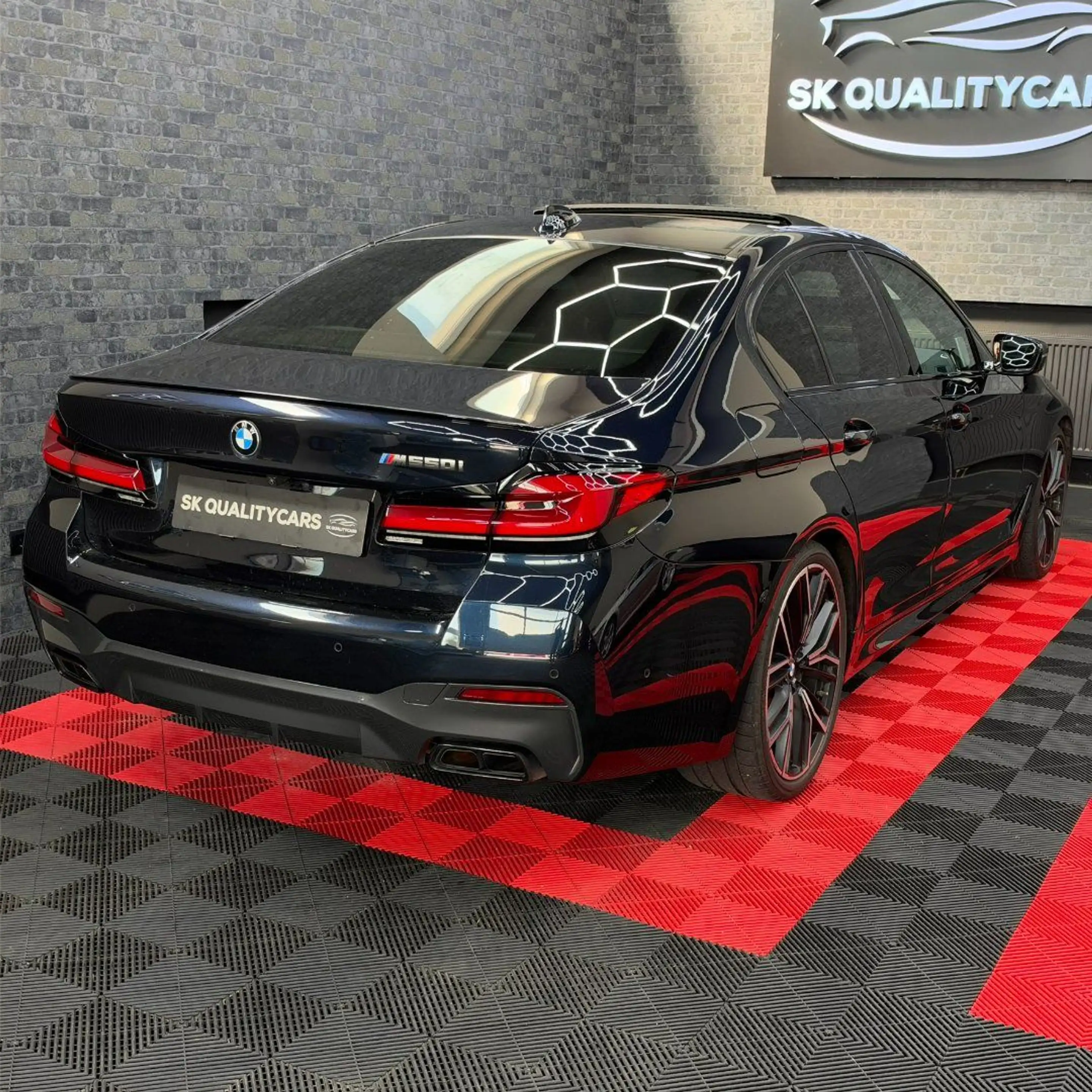 BMW M550 - M550 i xDrive — photo 11