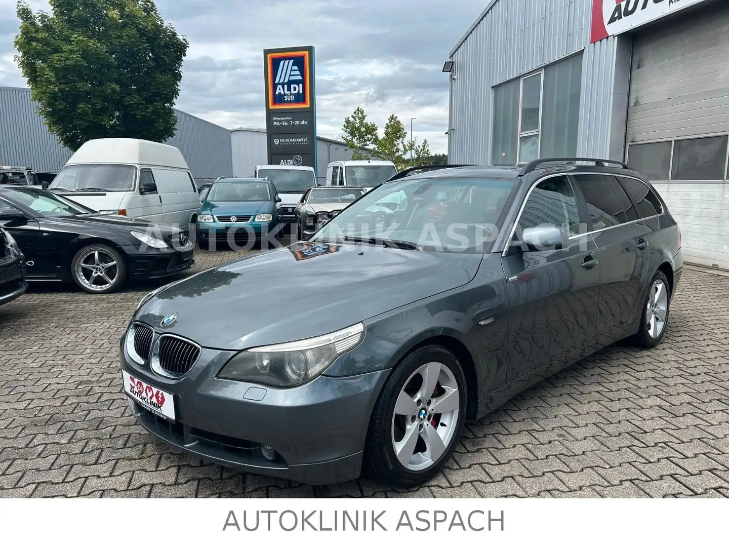 BMW 530 d Touring 530d xDrive Automatik PANO XENON PDC Grau - 1