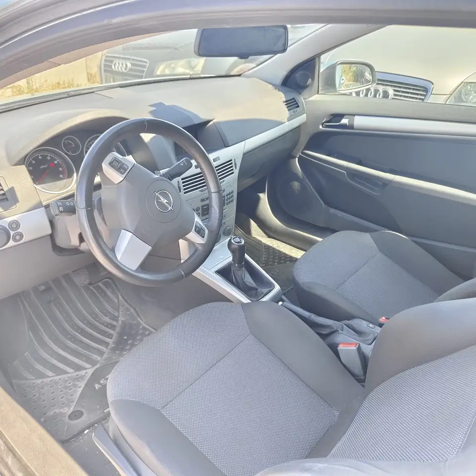 Opel Astra Coupé 1,4i GTC, foto 9