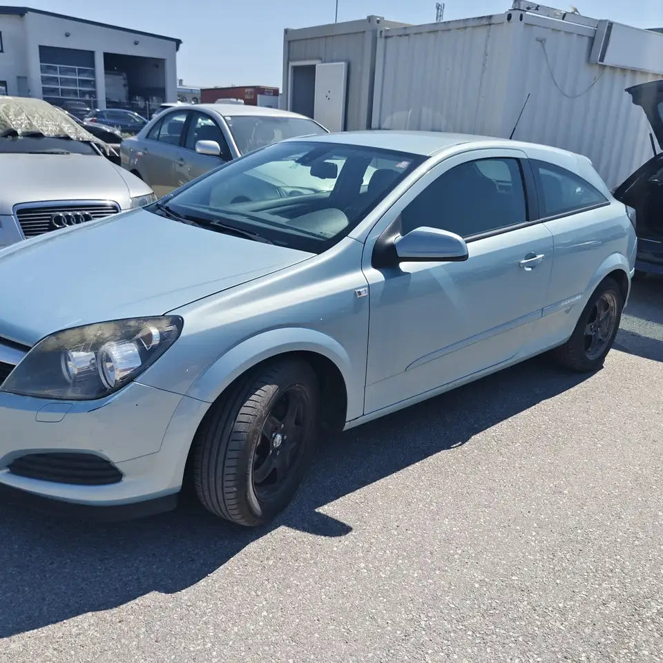 Opel Astra Coupé 1,4i GTC, foto 2