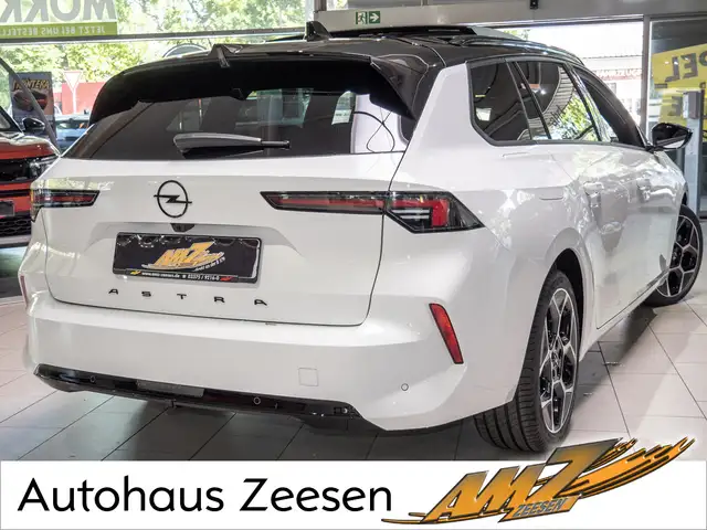 Opel Astra view 3