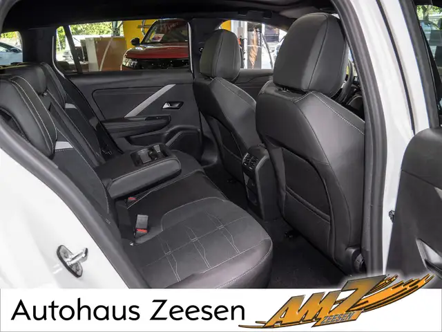 Opel Astra view 4