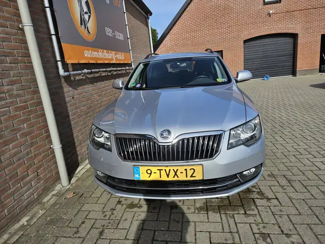 Skoda Superb view 2