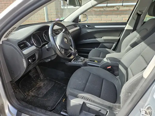 Skoda Superb view 4