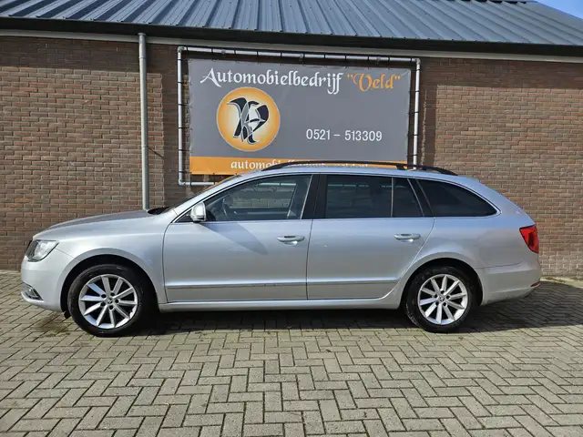 Skoda Superb view 3