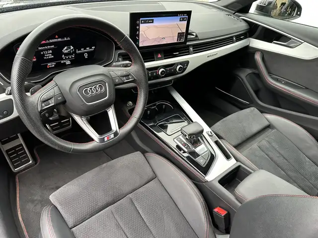 Audi A4 Avant view 8