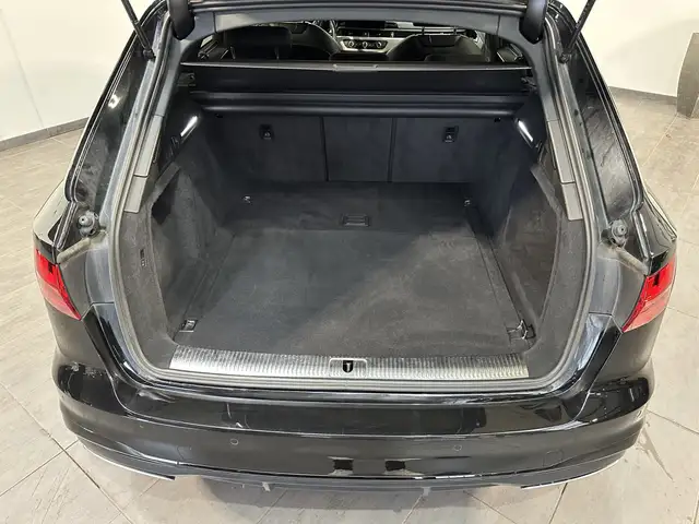 Audi A4 Avant view 6
