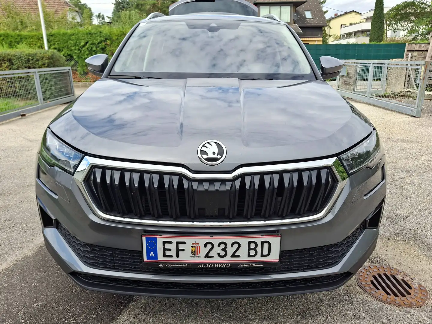 Skoda Karoq 2,0TDI Style DSG Grau - 2