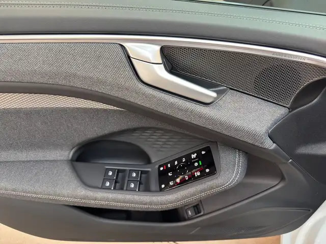 Audi A6 view 8