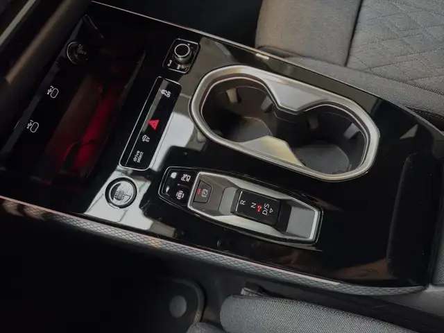 Audi A6 view 11