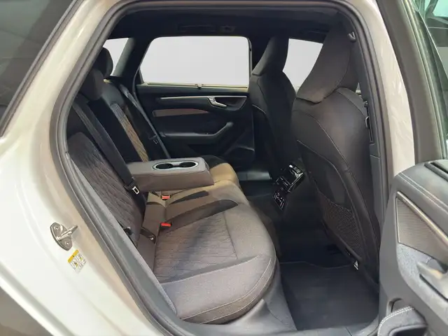 Audi A6 view 6