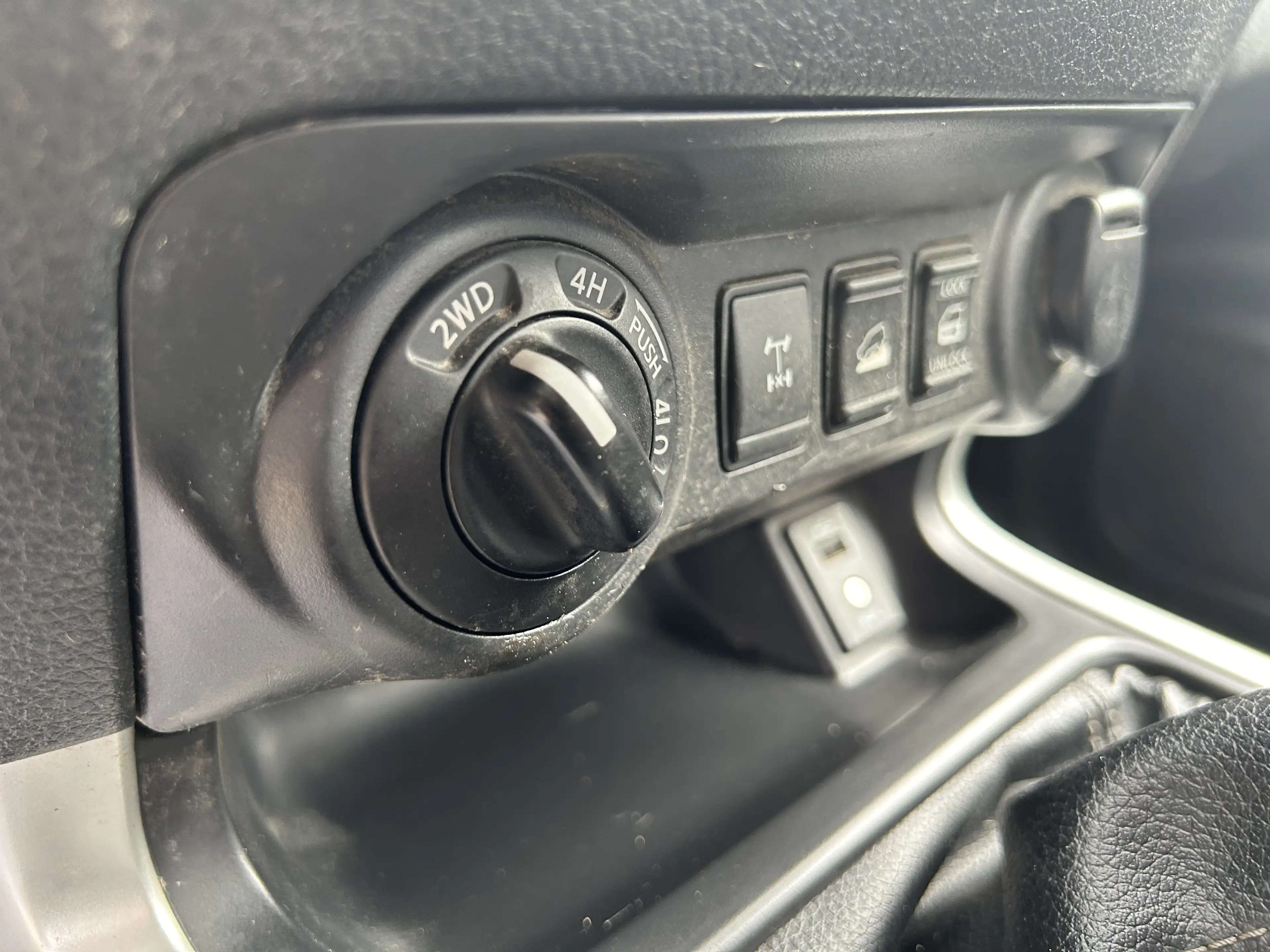 Nissan NP300 Visia King Cab 4x4 — photo 8