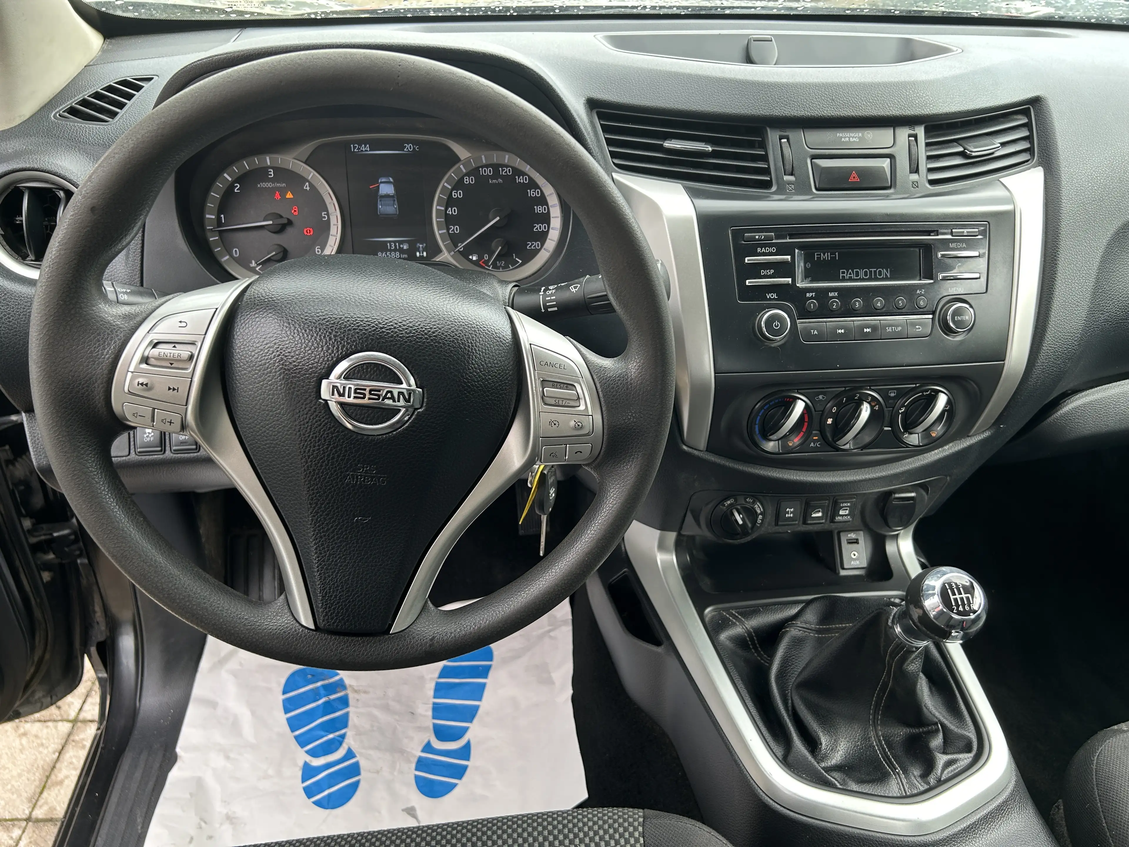 Nissan NP300 Visia King Cab 4x4 — photo 7