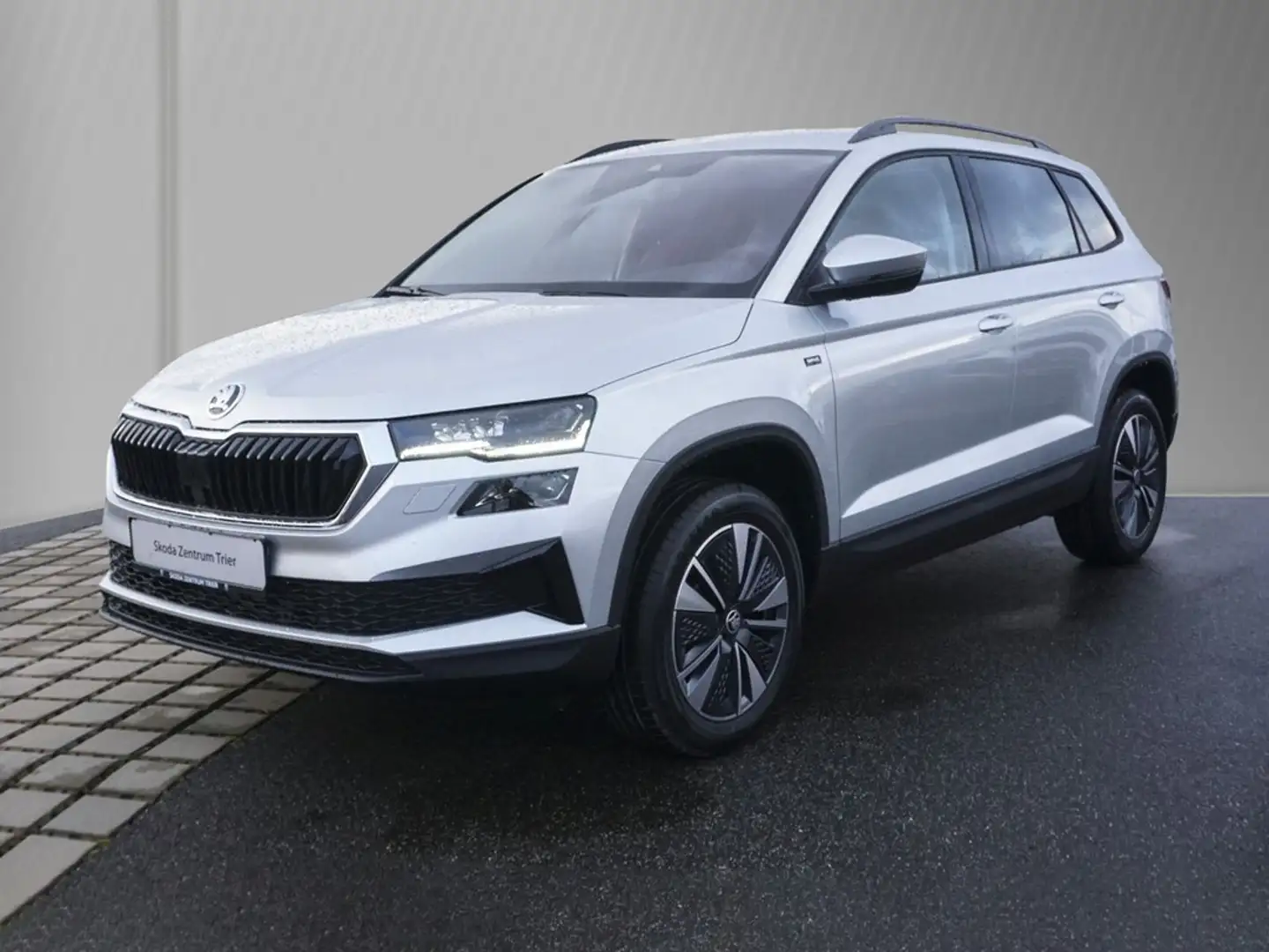 Skoda Karoq 1,5 TSI DSG Drive Silber - 2