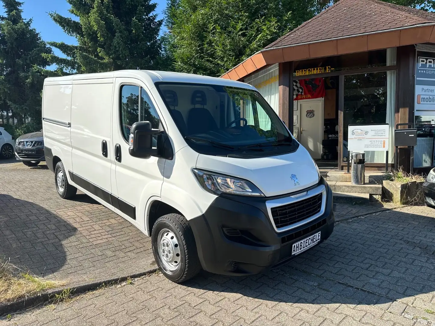 Peugeot Boxer Kasten 335 L2H1 Pro BlueHDi 140 Stop&Start Wit - 2