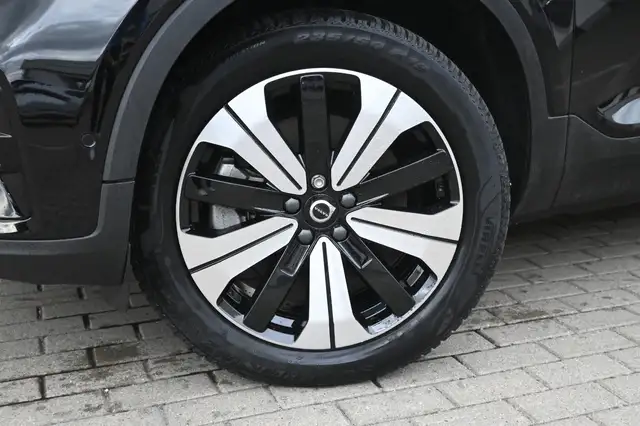 Volvo XC40 view 11
