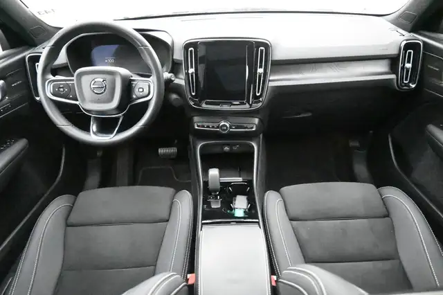 Volvo XC40 view 19