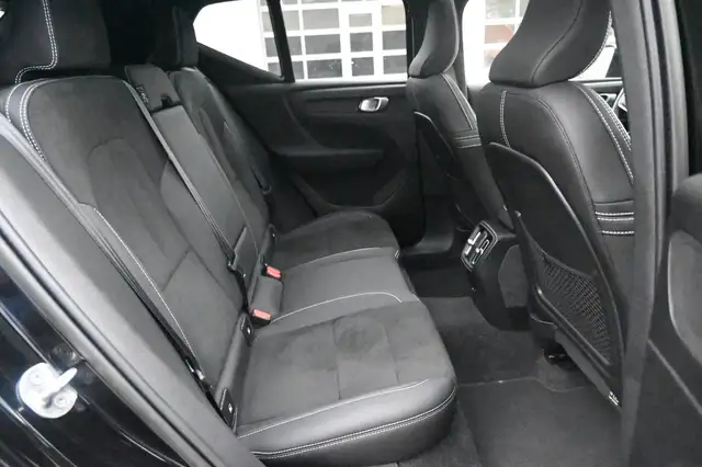 Volvo XC40 view 15