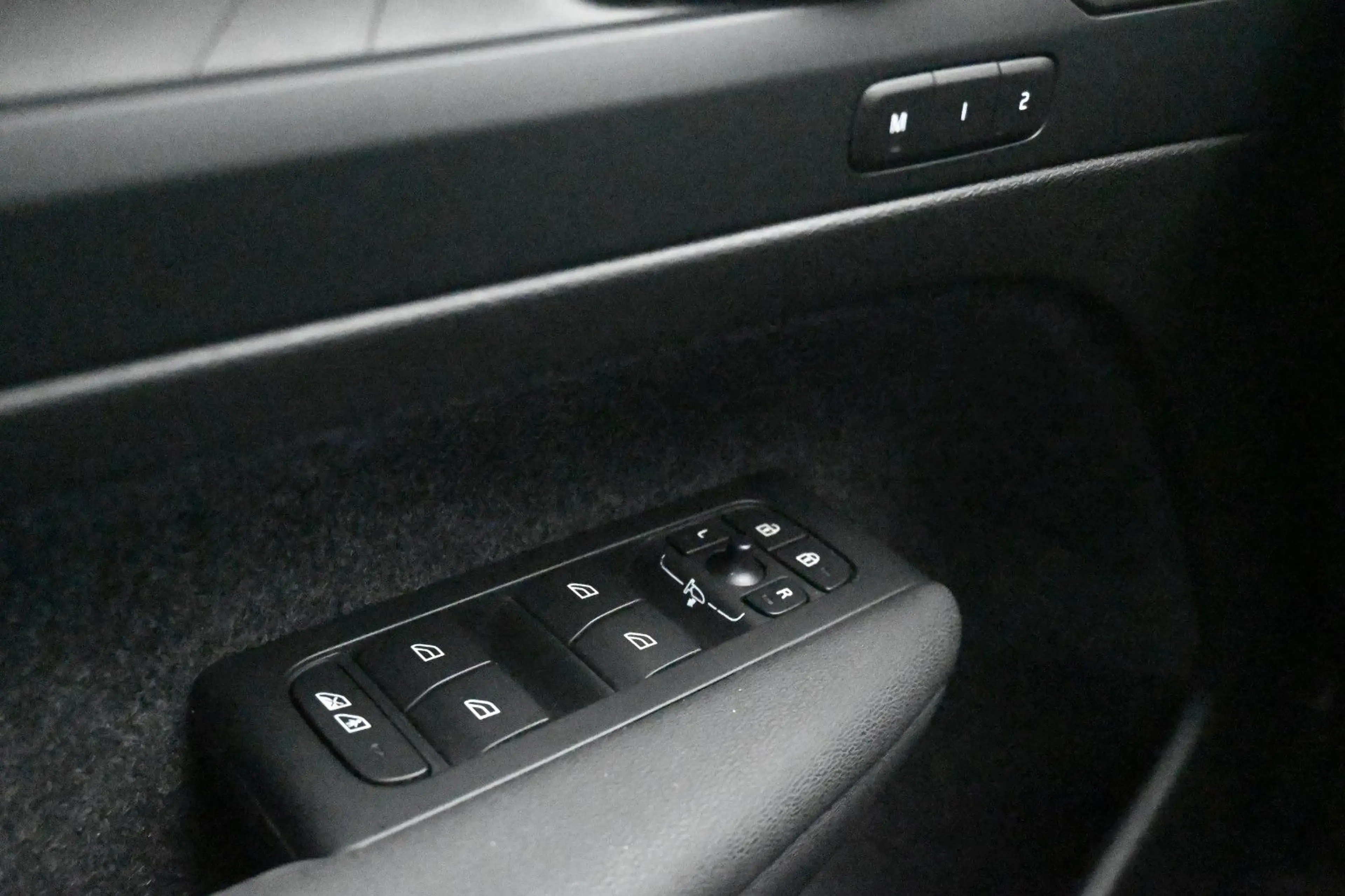 Volvo XC40 Twin Motor AWD Ultimate*PANO*360°*ACC*SHZG — photo 27