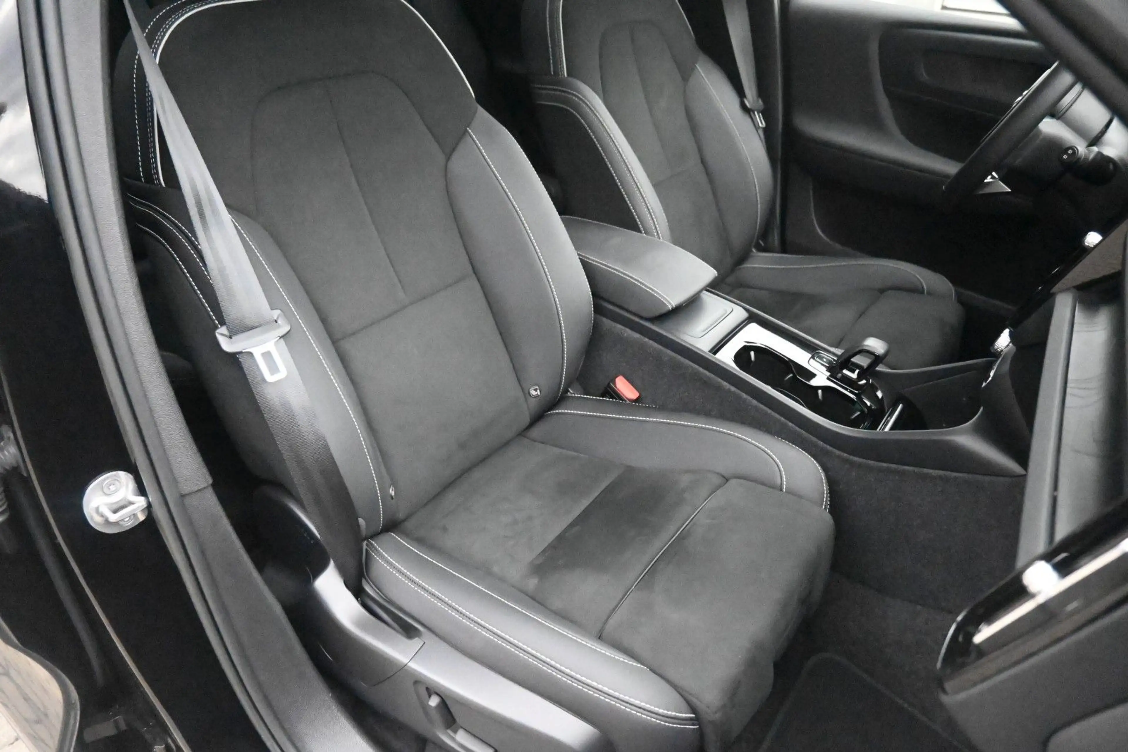 Volvo XC40 Twin Motor AWD Ultimate*PANO*360°*ACC*SHZG — photo 14