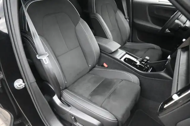 Volvo XC40 view 14
