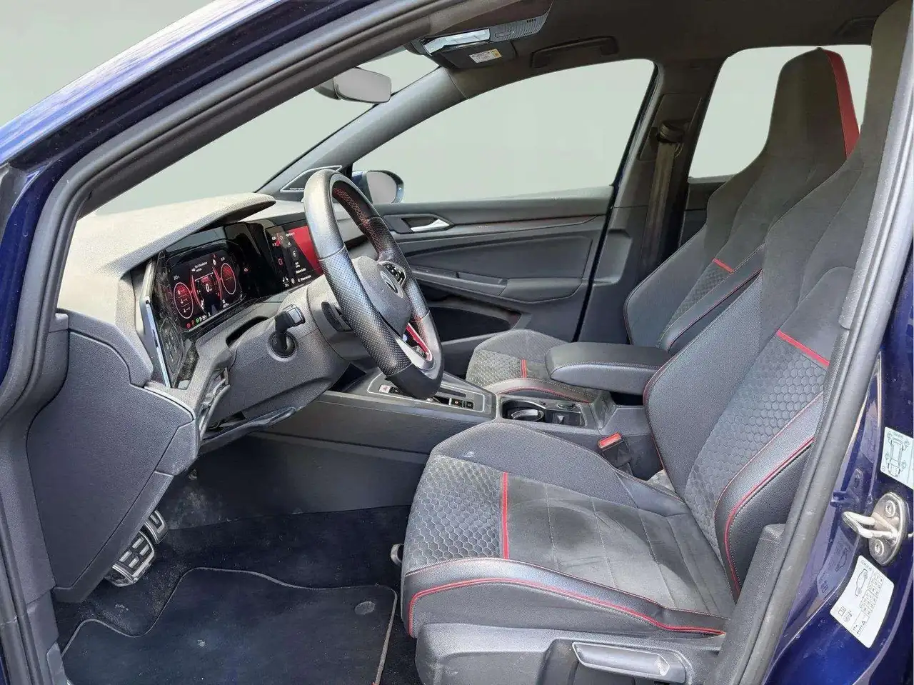 Volkswagen Golf GTI — photo 13