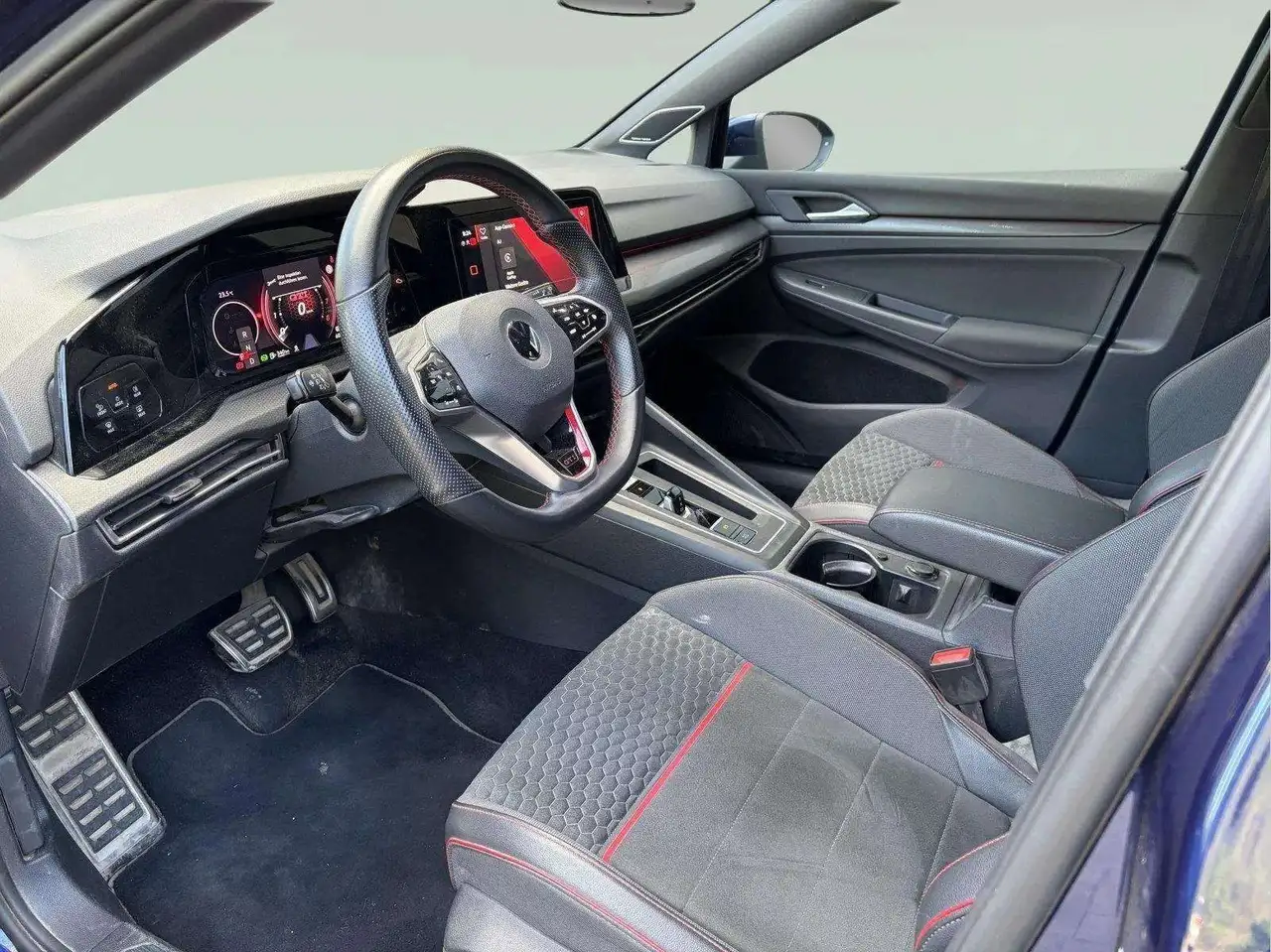Volkswagen Golf GTI — photo 17