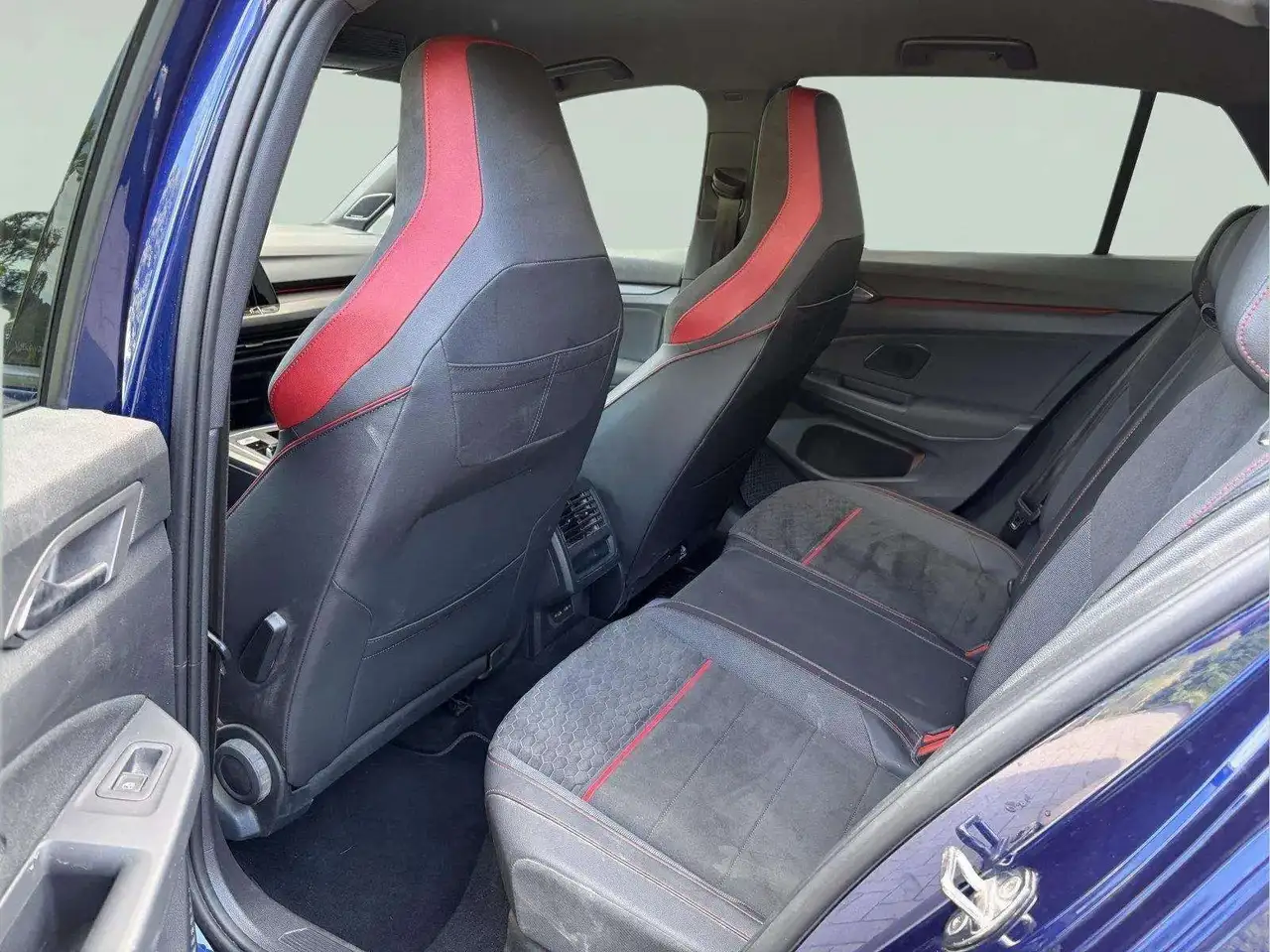 Volkswagen Golf GTI — photo 22