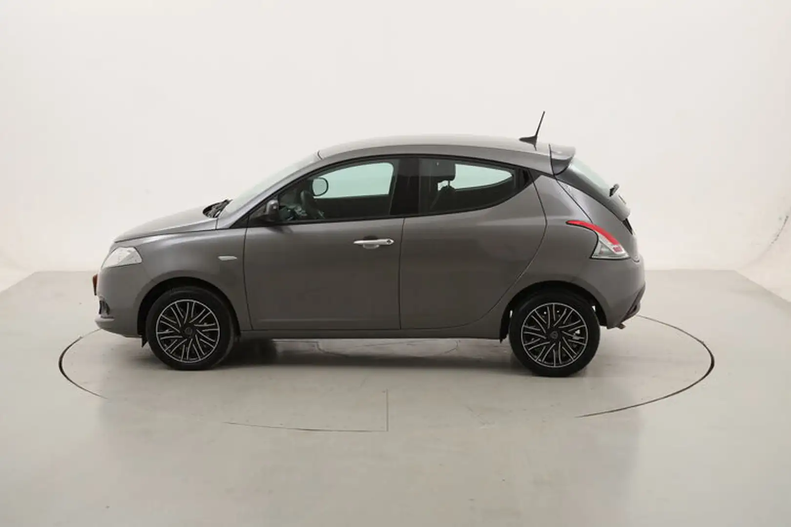 Lancia Ypsilon Hybrid Oro 1.0 Mild Hybrid 69CV Grigio - 2